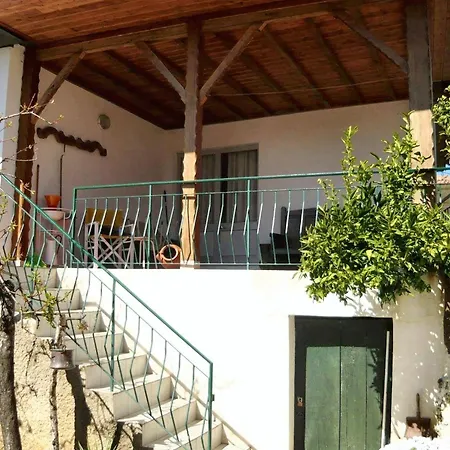 Cosy House In With Large Terrace And Shared Garden
