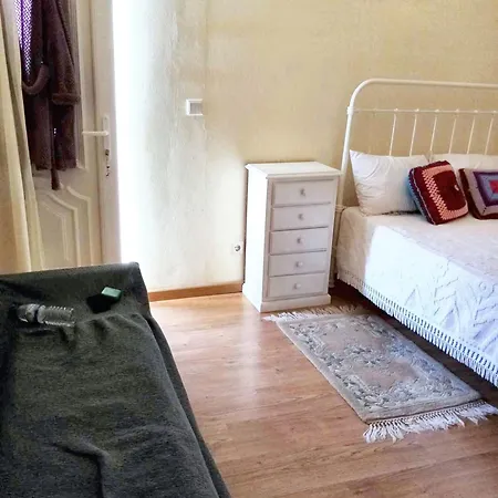 Cosy House In With Large Terrace And Shared Garden Semesterbostad Bragança