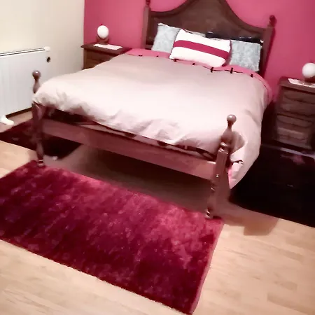 Vakantiehuis Spacious House In - Shared Garden - 120 M² Bragança