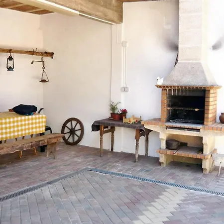 Spacious House In - Shared Garden - 120 M² Bragança