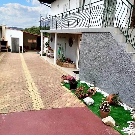 Spacious House In - Shared Garden - 120 M²