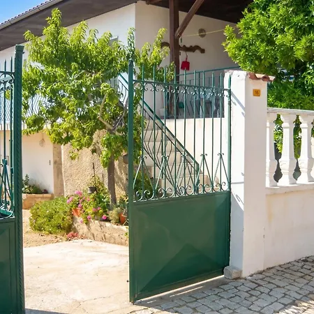 Spacious House In - Shared Garden - 120 M² *