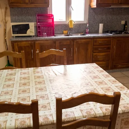 Hébergement de vacances Spacious House In - Shared Garden - 120 M² Bragance