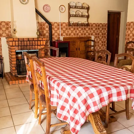 Spacious House In - Shared Garden - 120 M² Hébergement de vacances Bragance