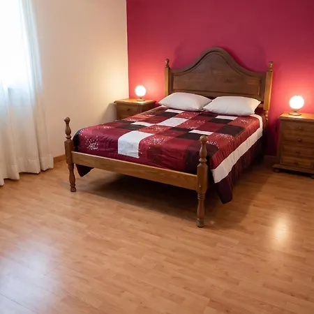 Spacious House In - Shared Garden - 120 M² Hébergement de vacances Bragance