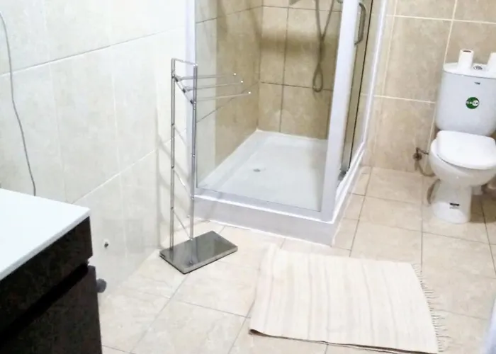 Prázdninový dům Spacious House In - Shared Garden - 120 M²