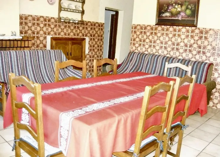 Spacious House In - Shared Garden - 120 M² Feriehus Bragança